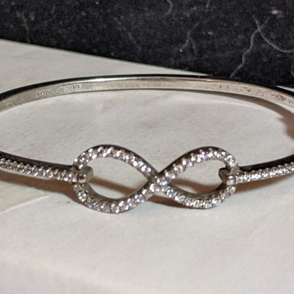 DIAMOND SPLENDOR Sterling Silver Diamond Infinity Bangle Bracelet - 7 inch - Picture 1 of 8